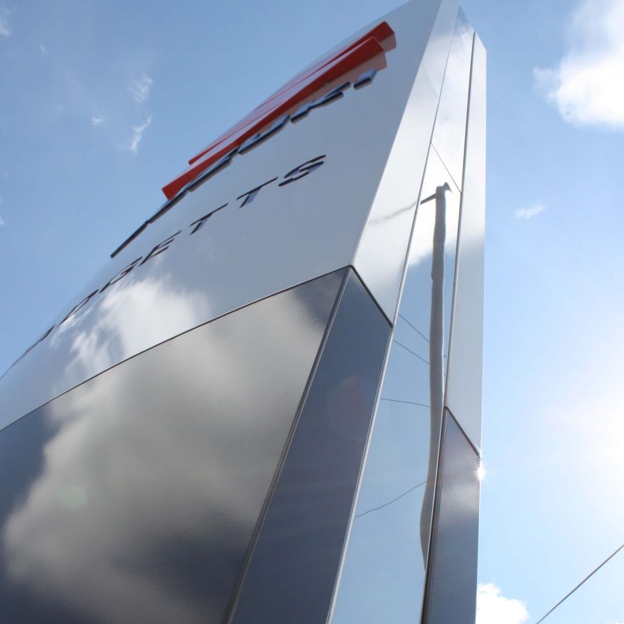 Alupanel dealership totem
